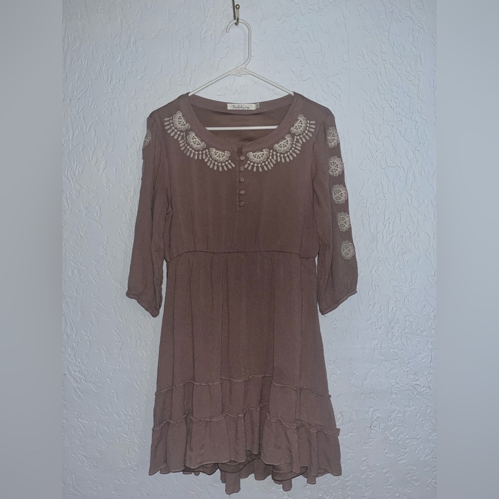 ✨Lightly Used✨Women’s Solitaire Brand Mid Length Hi-Lo Dress